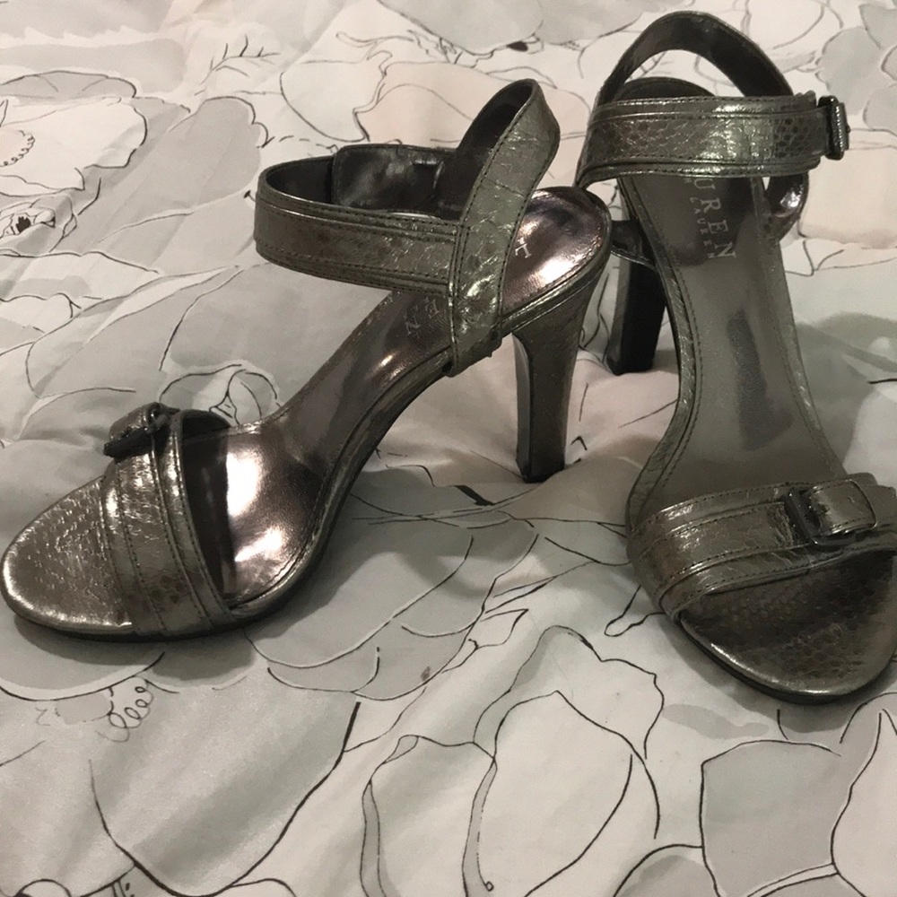 High heel shoes silver.